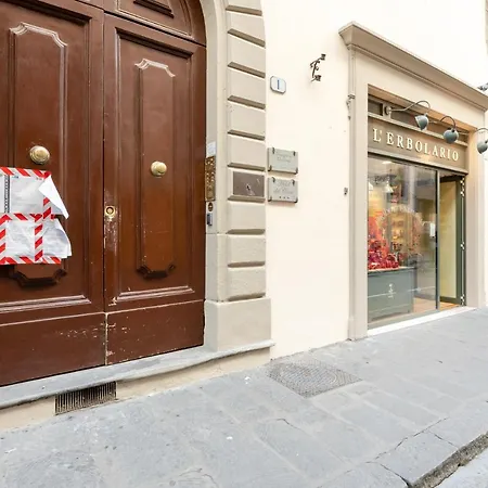 Guesthost - Lovely Studio In The Heart Of The Historic Center-3